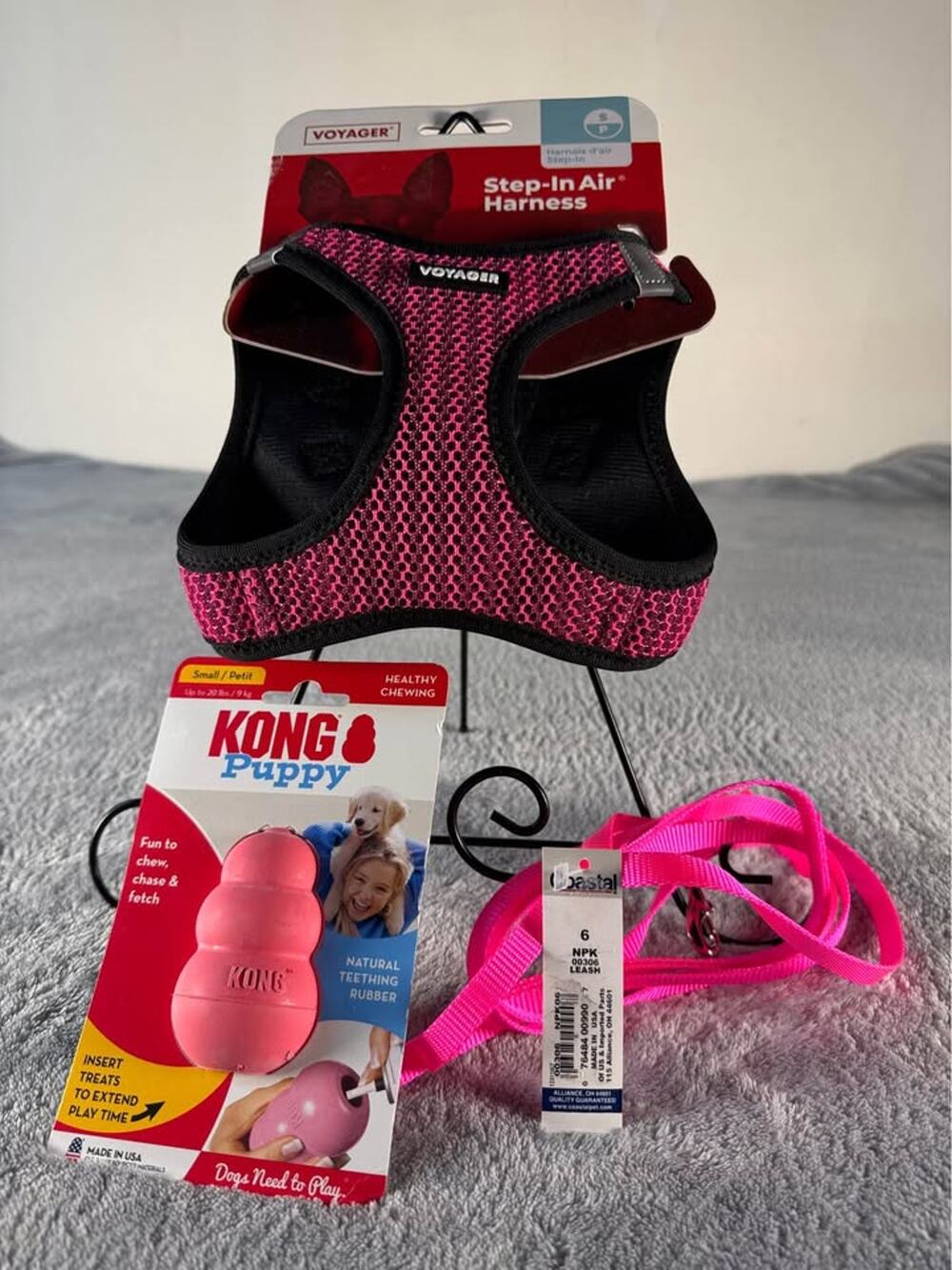 🐕NEW BUNDLE -Voyager Step-In Air Harness S, KONG Puppy Toy, Coastal Pink Leash